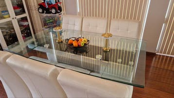 Glazen eettafel