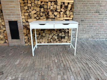 Ikea tafeltje met twee lades