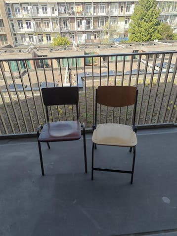 Twee gratis stoelen, ideaal voor studentenkamer of schuur