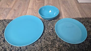 Turquoise servies: borden en kom