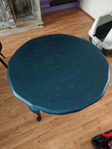 Gratis af te halen: Geverfde houten tafel