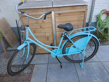 Blauwe stadsfiets - Voorband moet gerepareerd worden