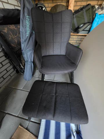 Comfortabele fauteuil met voetenbankje