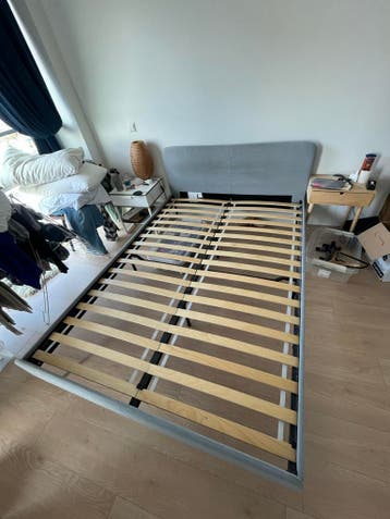 Gratis IKEA SLATTUM bedframe 140x200 cm met lattenbodem