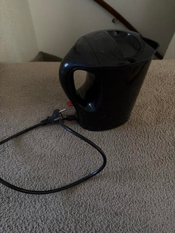 Kleine zwarte waterkoker