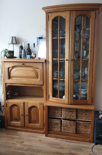 Eikenhouten buffetkast met vitrine en barmeubel