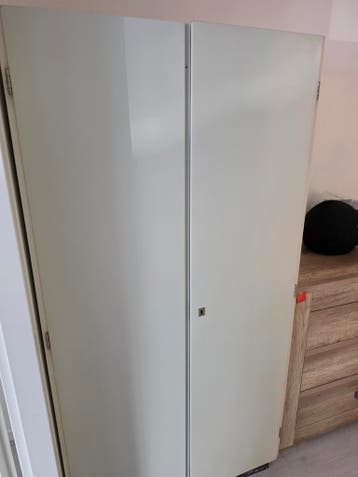 Witte kast met planken - Ideaal voor opslag