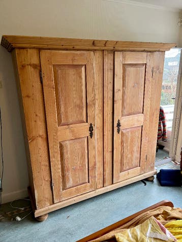 Kledingkast antiek; gratis ophalen
