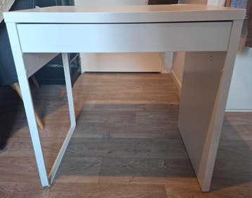 Wit IKEA bureau