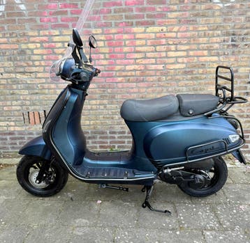 GEVRAAGD INKOOP Ophaaldienst Scooters Brommers Motorscooters