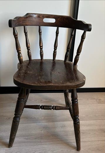 Houten stoel, lichte beschadiging, gratis ophalen Roermond