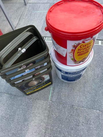 ~ Gratis ~ opbergbakken/emmers