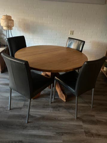 Ronde tafel met stoelen GRATIS
