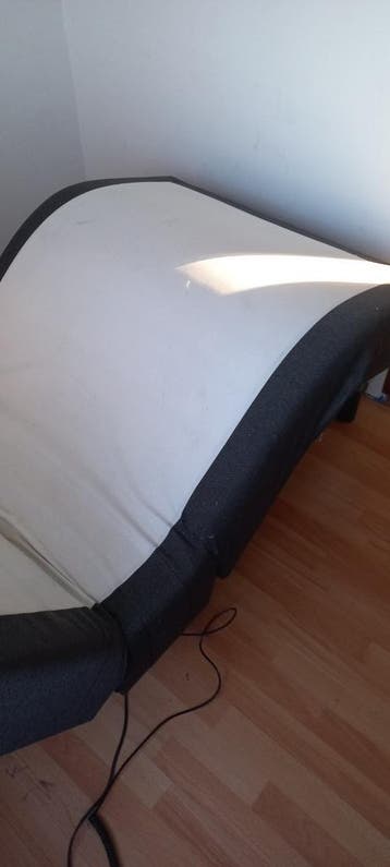 Elektrisch eenpersoonsbed met nieuw matras