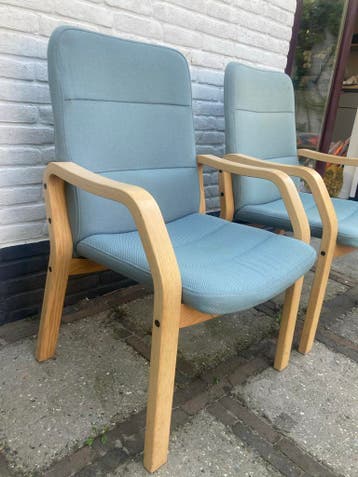 Oude directie stoelen, hout met wol bekleed - GRATIS