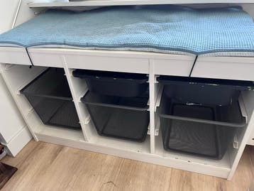 Trofast kast ikea  met kussentje en manden