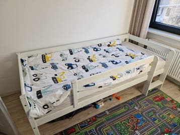 Gratis 1-persoons kinderbed van hout (200x90 cm)