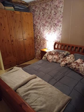 GRATIS tweepersoonsbed en kastjed