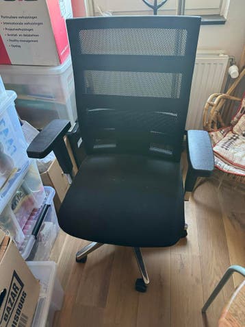 GRATIS zwarte bureaustoel in hoogte verstelbaar