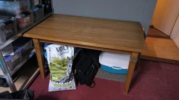 Houten eettafel gratis af te halen