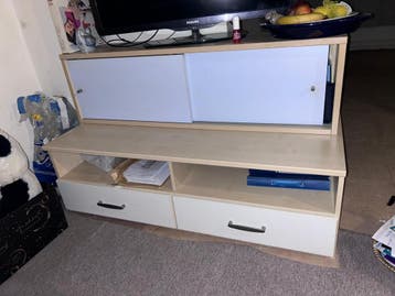 Gratis  TV-kast / meubel met opbergruimte