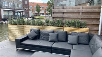 Moderne Zwarte Tuinbank met Losse Elementen