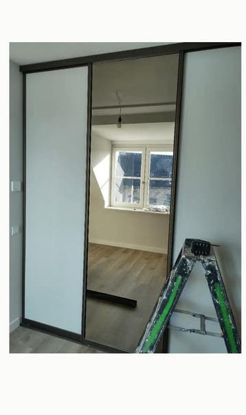 Schuifdeur kledingkast met spiegelglas 268 x 83 cm