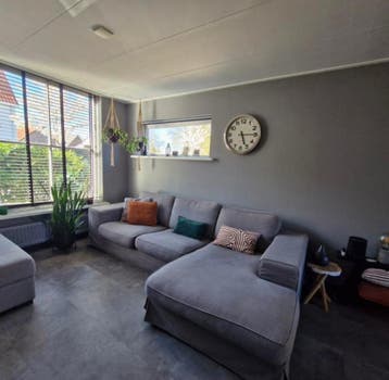 Nette rookvrije lounge bank gratis op te halen