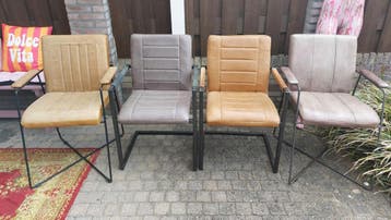 Gratis 4 stoelen