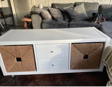 Tv kast in goede staat gratis op te halen .