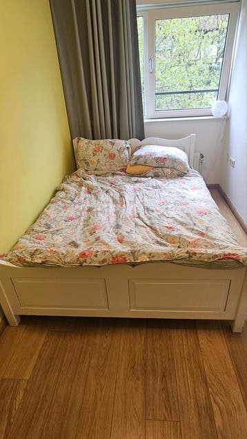 Bedframe + matras + matrasovertrek 140x200cm