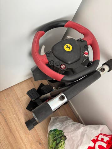Ferrari racestuur met pedalen voor Xbox