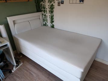 Wit eenpersoonsbed / twijfelaar met LED verlichting