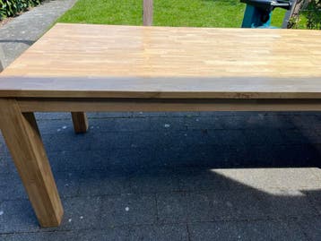 Gratis af te halen: Ruime eiken eettafel (230x90 cm)