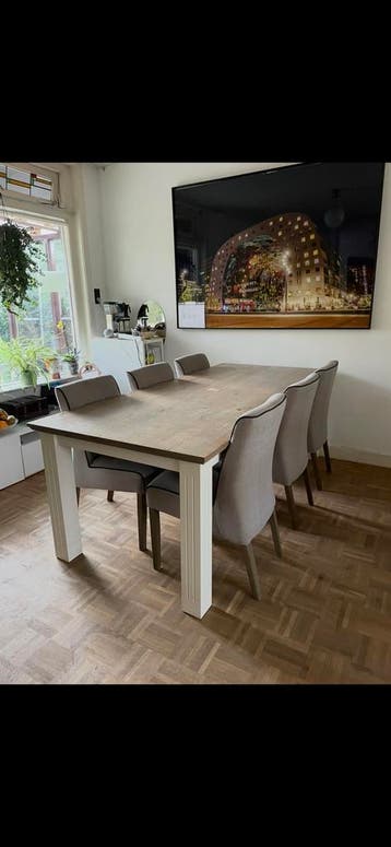 Grote tafel met 6 stoelen gratis
