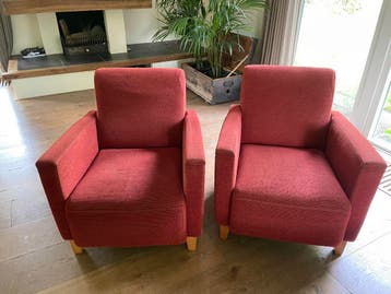 2 rode fauteuils gratis af te halen