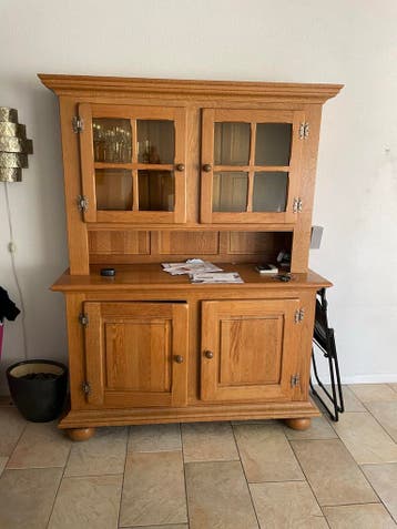 Eikenhouten buffetkast met vitrine en opbergruimte