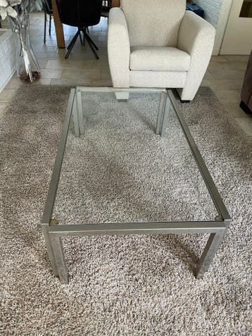 Glazen salontafel met metalen frame