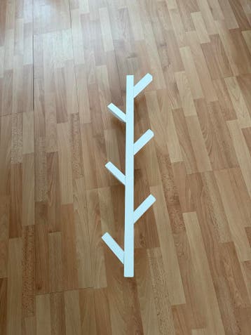 Witte wandkapstok in boomvorm
