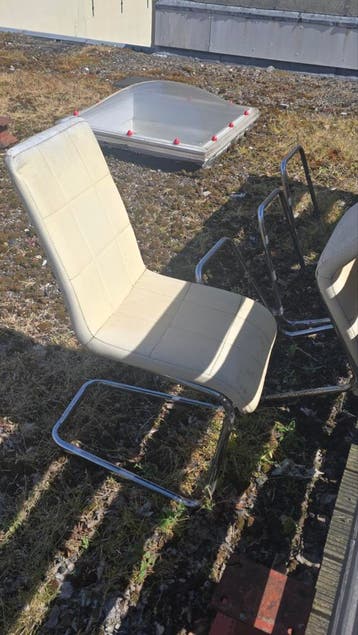 4 stoelen, gratis af te halen in het centrum