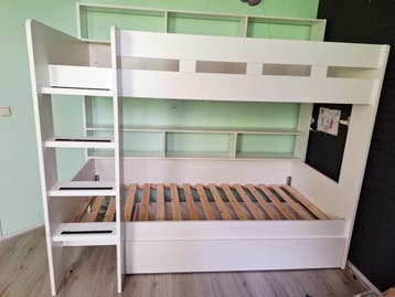 Leuk stapelbed met veel opbergruimte