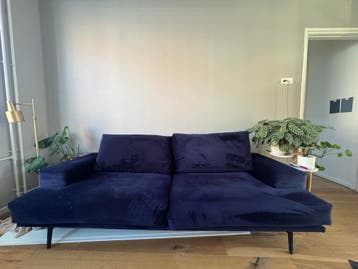 Comfortabele donkerblauwe bank (stof: velours)