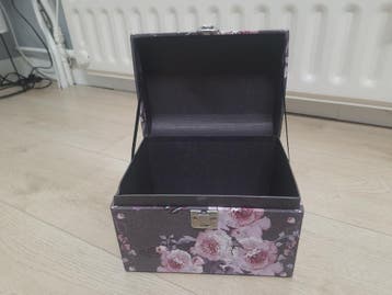 Decoratief Kartonnen Schatkistje met Bloemenprint