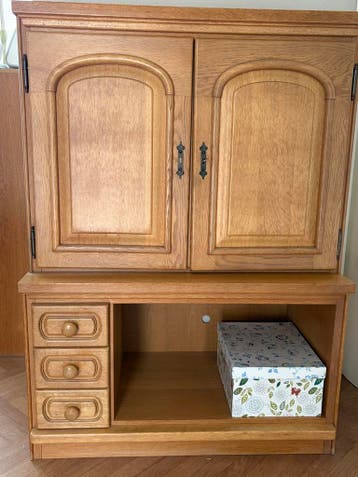 Massief houten licht eiken kast - gratis af te halen