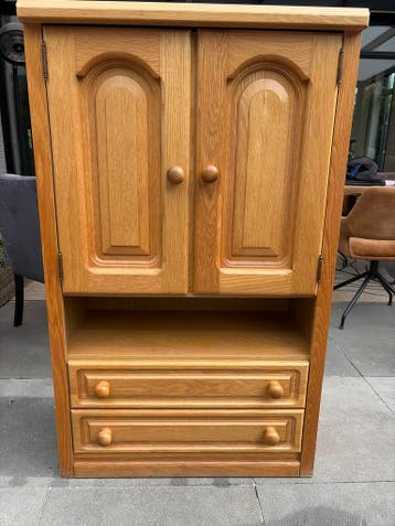 Gratis af te halen: Massief eiken houten kast