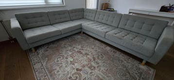 Gratis op te halen: Ruime hoekbank met lichte vlek