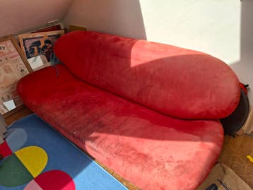 comfortabele rode bank