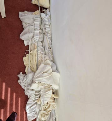 Gratis ophalen: Gordijnen, rails, haakjes en rolletjes