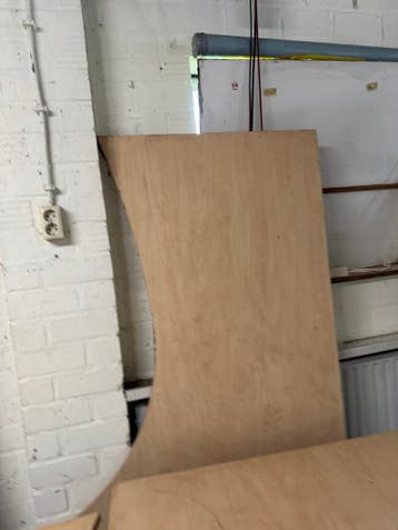 3 Bureaus met kasten - Gratis af te halen