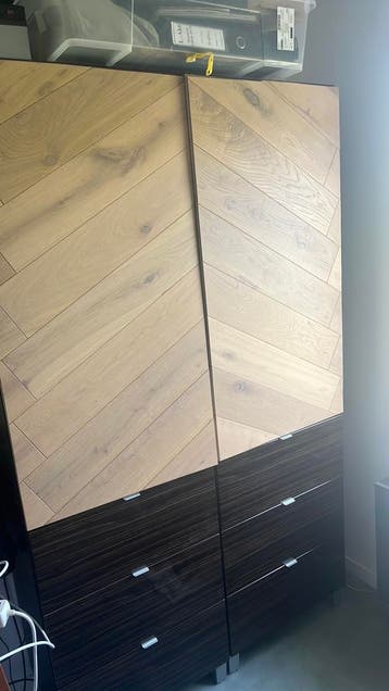 Besta met zes grote lades